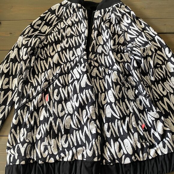 Reversible zip up athletic sweater by Ivivva size 12 -black and white - Picture 9 of 14